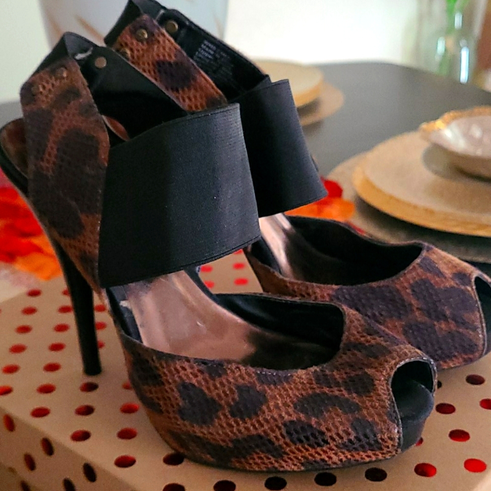 Vera Wang Heels